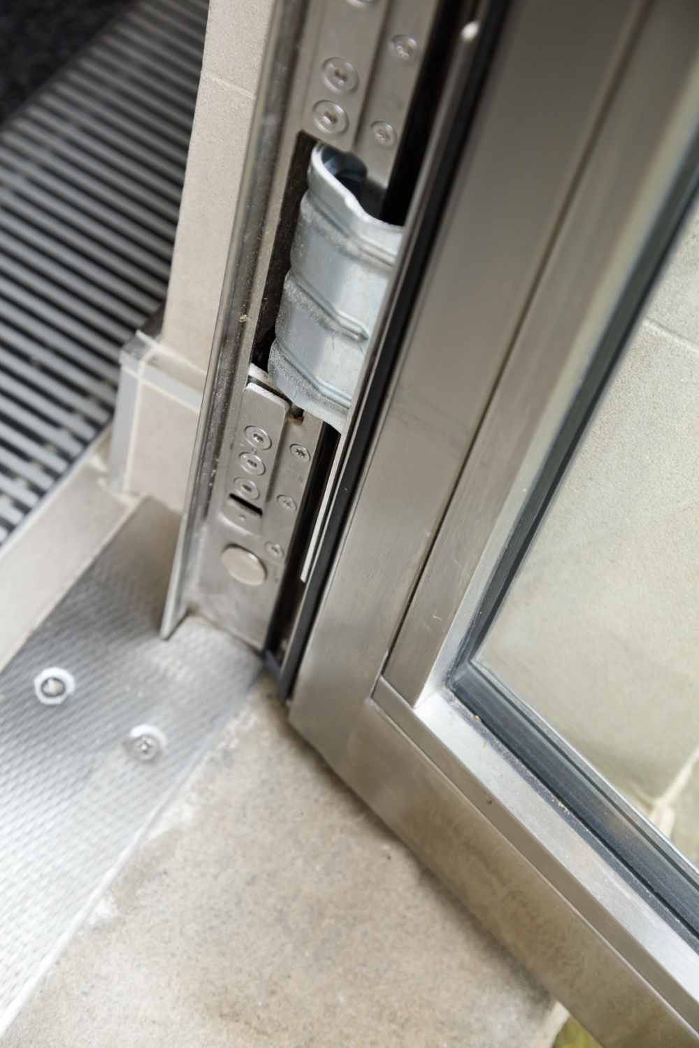 Lower corner detail with concealed hinge